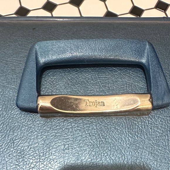 Trojan Vintage Blue Travel Case - Picture 5 of 5